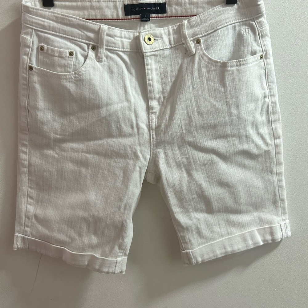 Tommy Hilfiger Women's White Stretch Cuffed Denim 9" Shorts‎ Size 6
